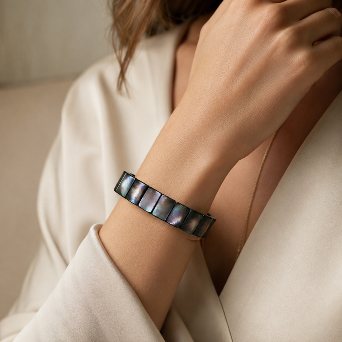 AMBERÉA Natural Black Mother of Pearl Bracelet | Elegant Shell Stretch Bracelet