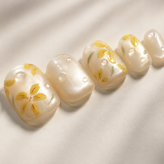 Ivory Floral Press On Nails | Yellow Flower Handmade Gel Nails – AMBERÉA